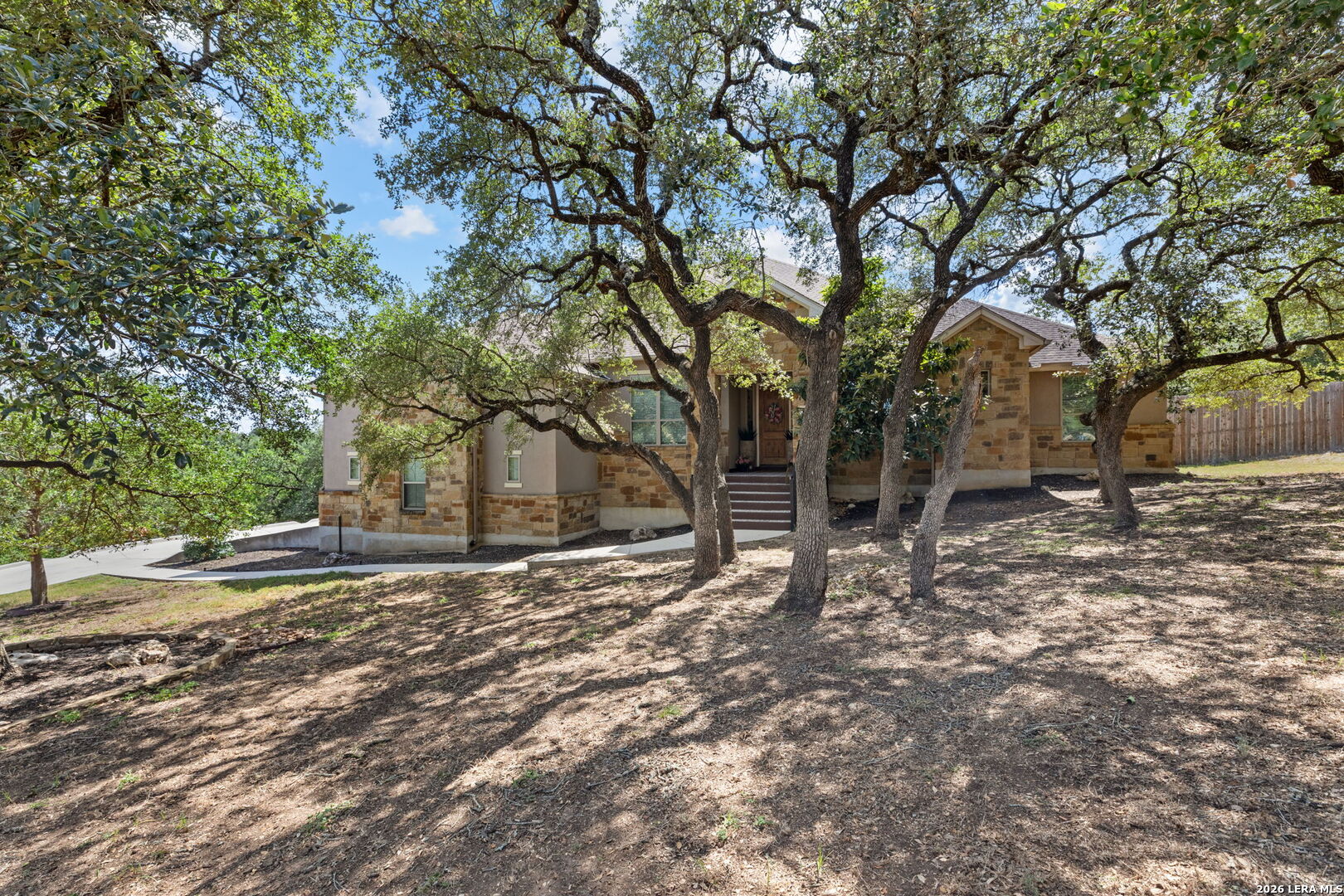 638 CAMBRIDGE DR