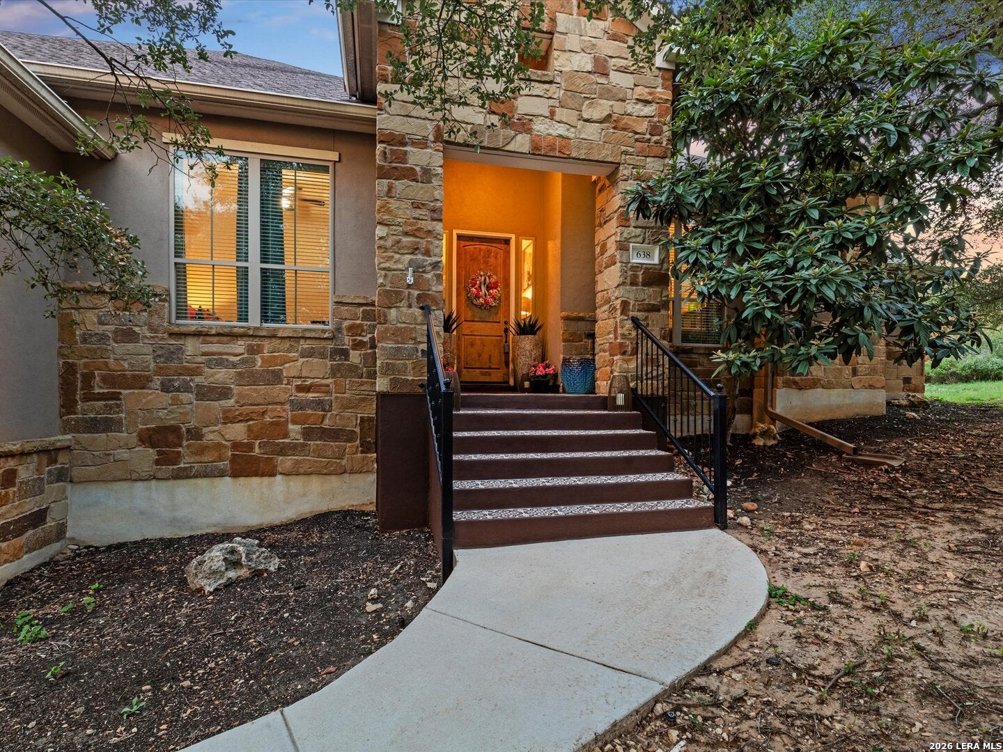 638 CAMBRIDGE DR
