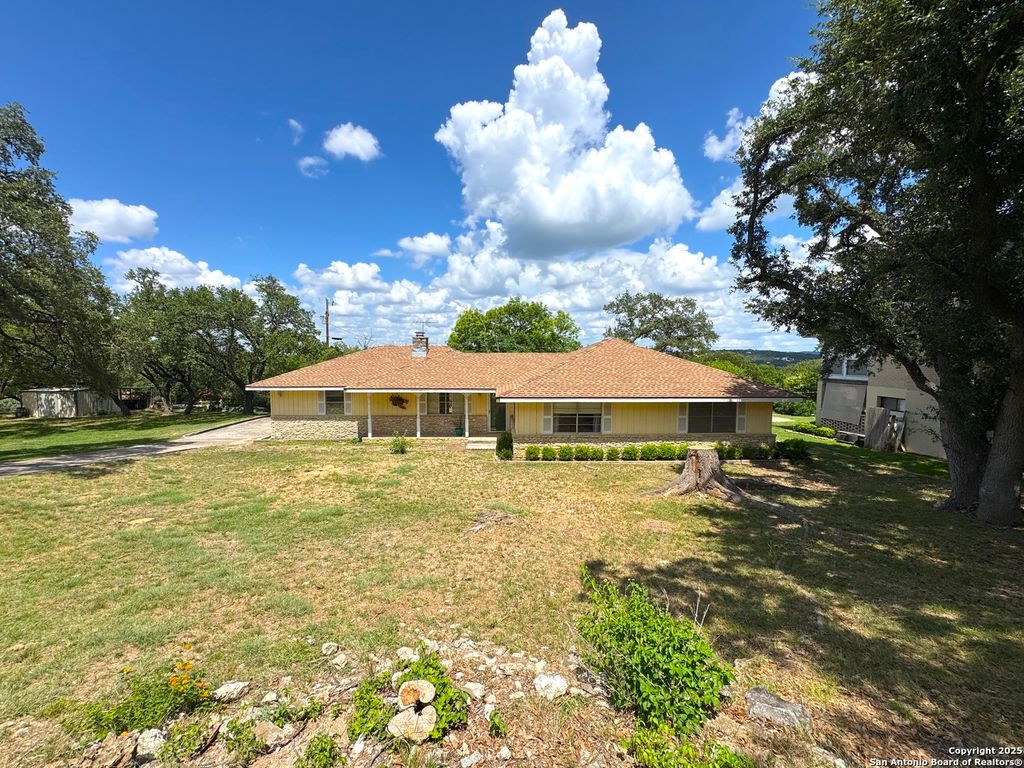 Photo of 116 Crestview, Canyon Lake, TX 78133 (MLS # 1926427)