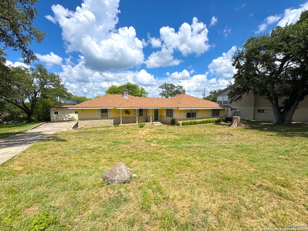 Photo of 116 Crestview, Canyon Lake, TX 78133 (MLS # 1926427)