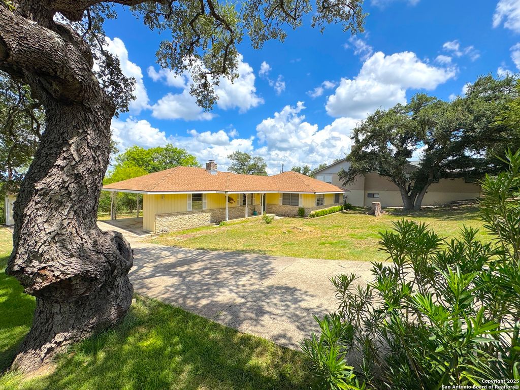 Photo of 116 Crestview, Canyon Lake, TX 78133 (MLS # 1926427)