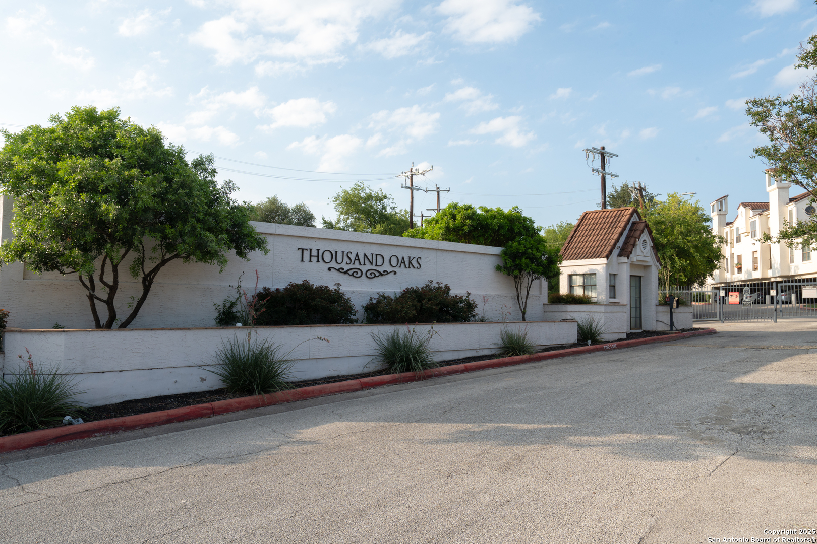 2255 Thousand Oaks Dr 105