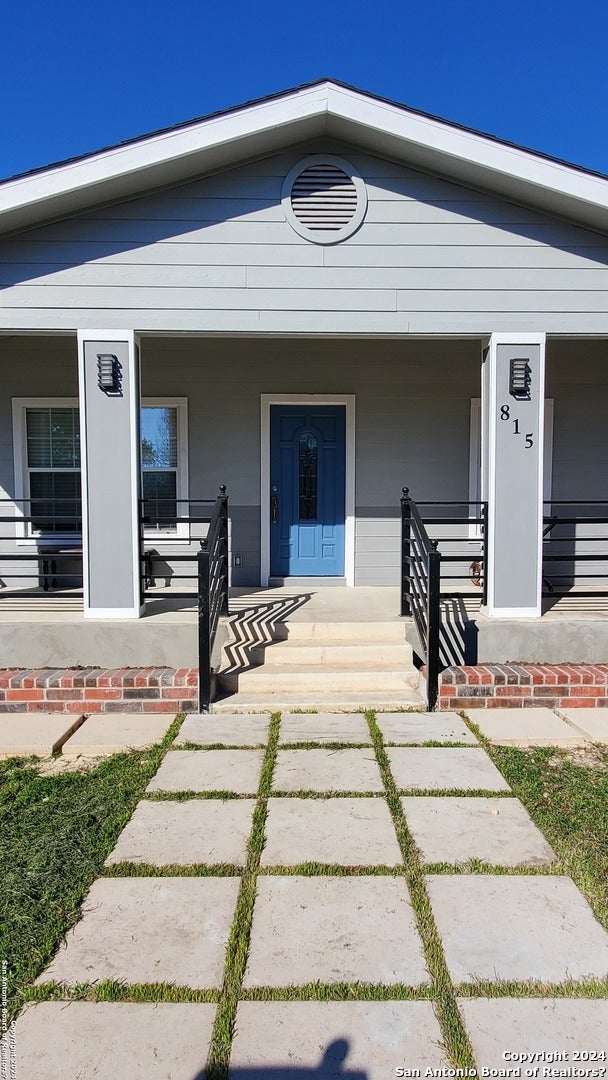 Photo of 815 W Wildwood, San Antonio, TX 78201 (MLS # 2018701)