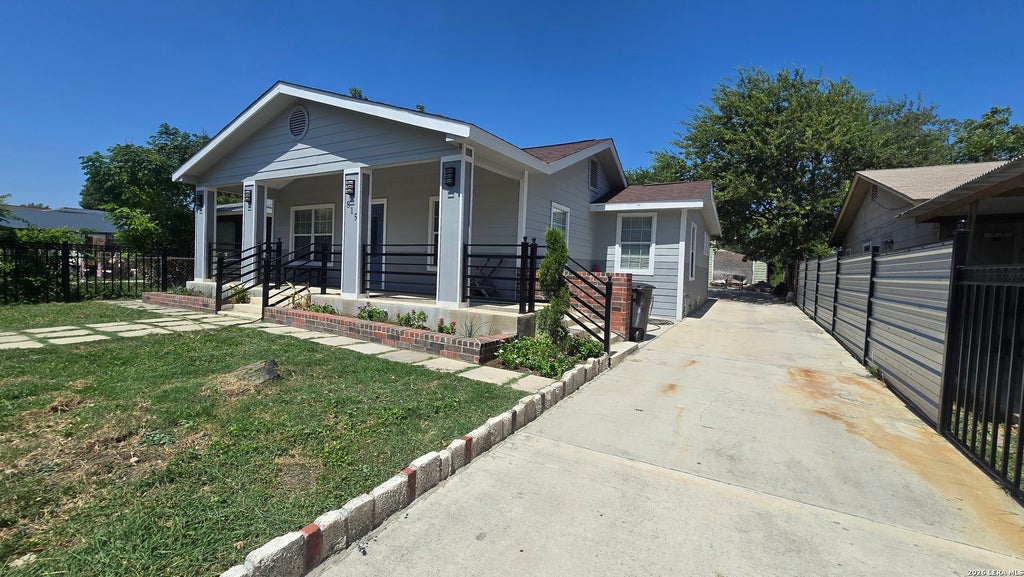 Photo of 815 W Wildwood, San Antonio, TX 78201 (MLS # 2018701)
