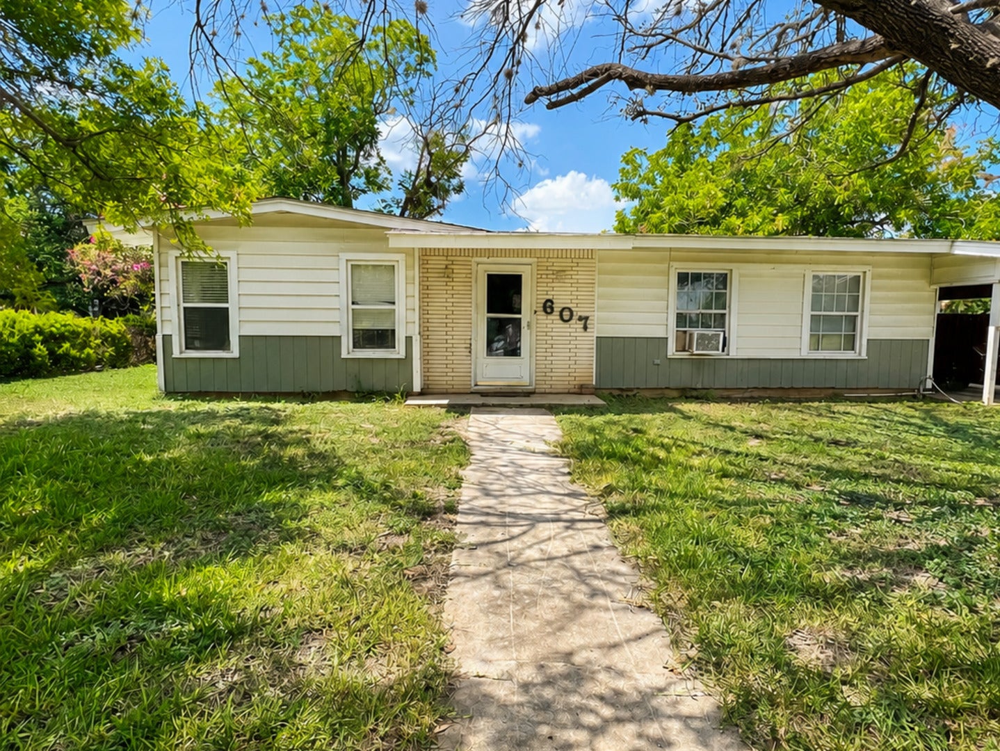 607 CONWAY DR