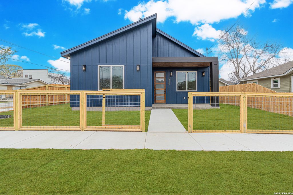 Photo of 915 Saint James, San Antonio, TX 78202 (MLS # 1946284)