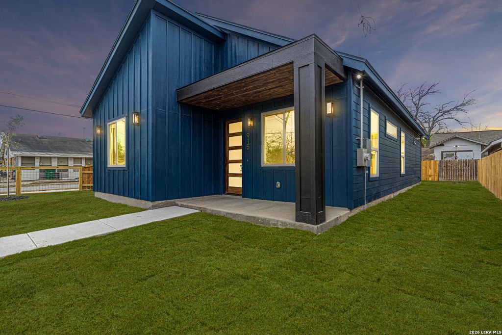 Photo of 915 Saint James, San Antonio, TX 78202 (MLS # 1946284)