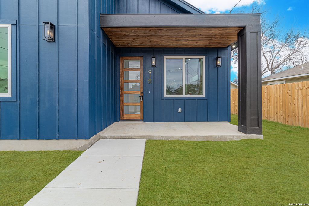 Photo of 915 Saint James, San Antonio, TX 78202 (MLS # 1946284)