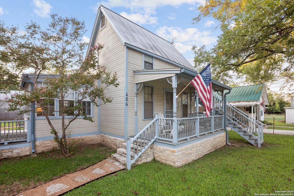 Photo of 406 N Acorn, Fredericksburg, TX 78624 (MLS # 1914484)