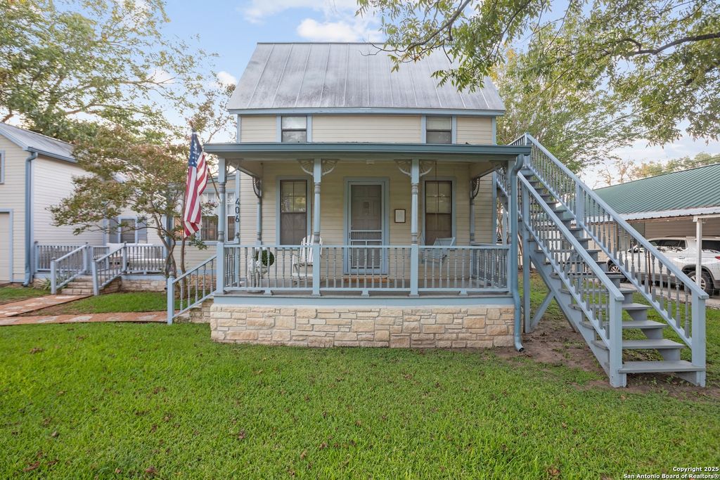 Photo of 406 N Acorn, Fredericksburg, TX 78624 (MLS # 1914484)