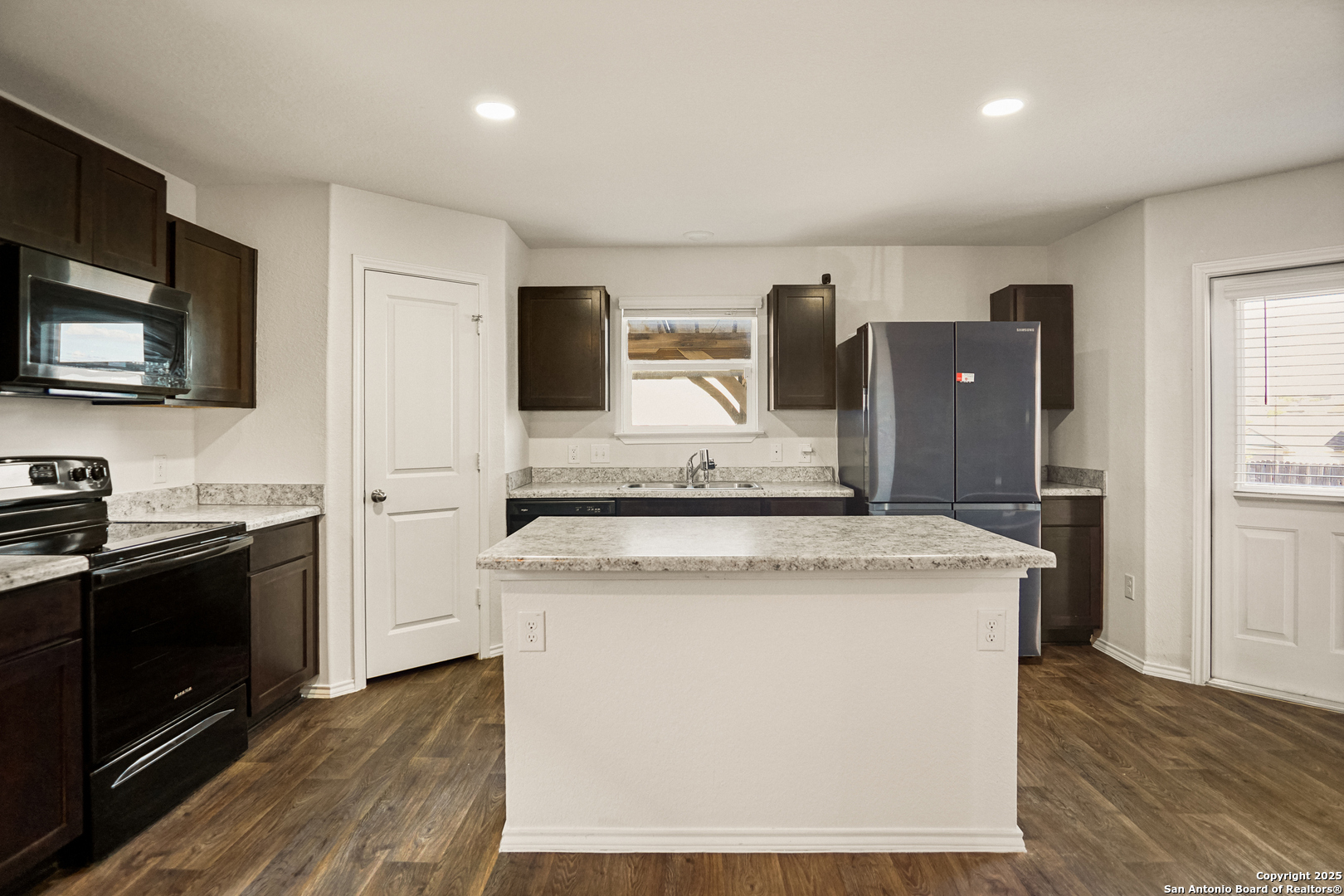 8130 Autares Glade