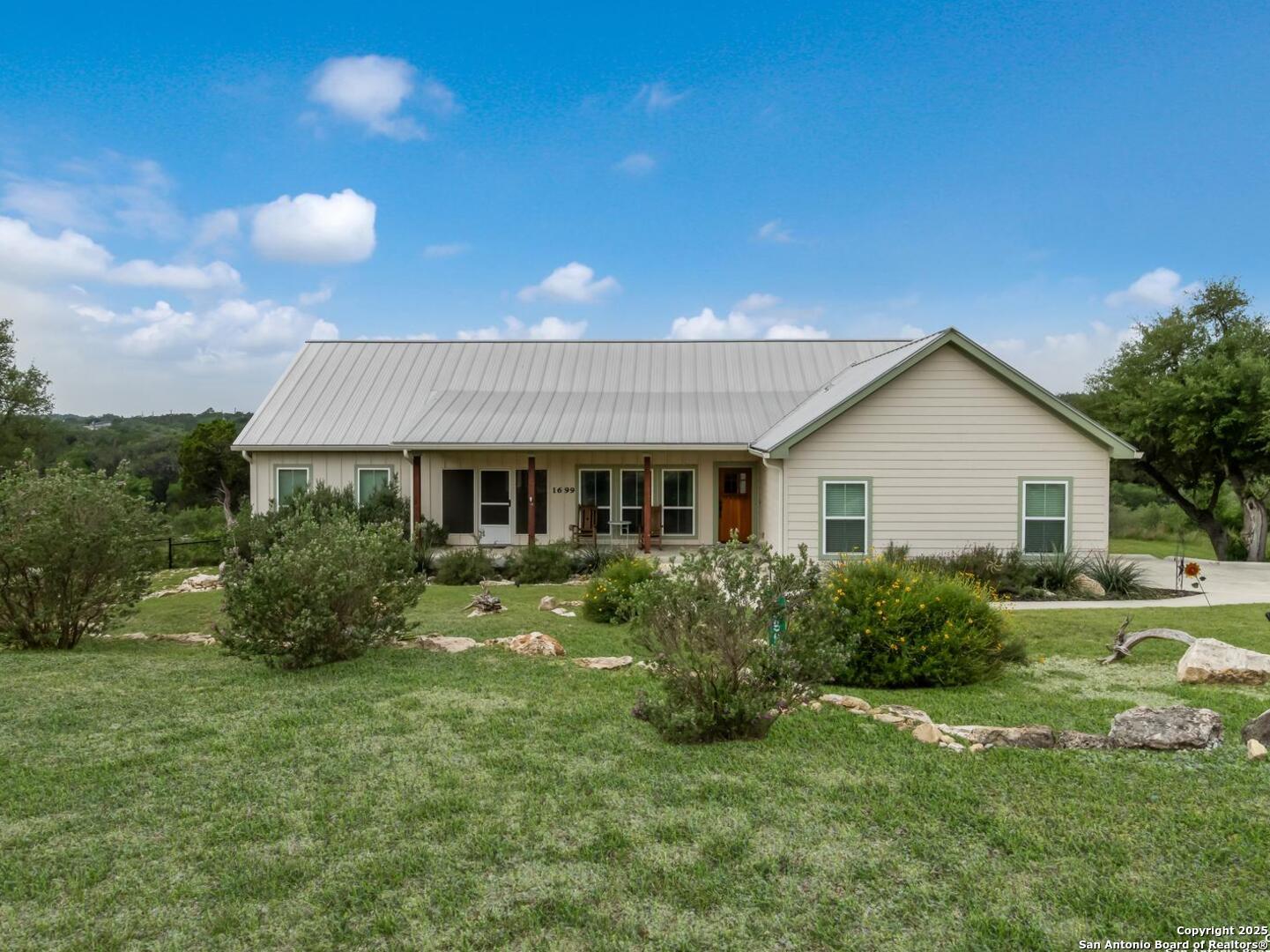 1699 Lake Ridge Blvd