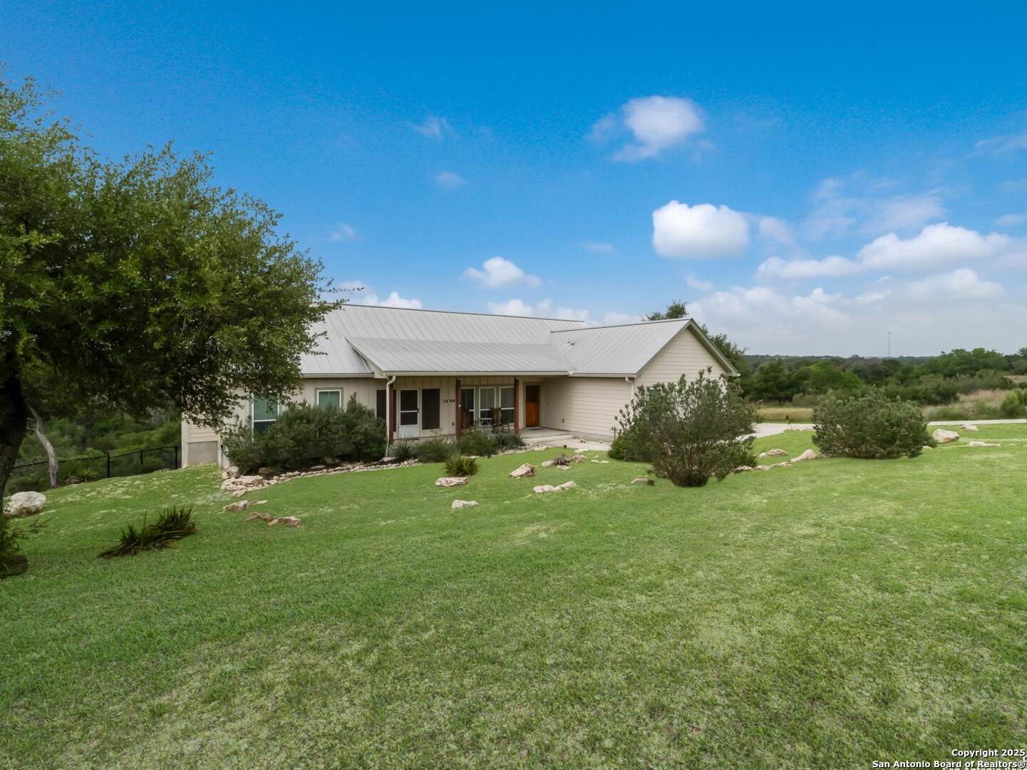 1699 Lake Ridge Blvd