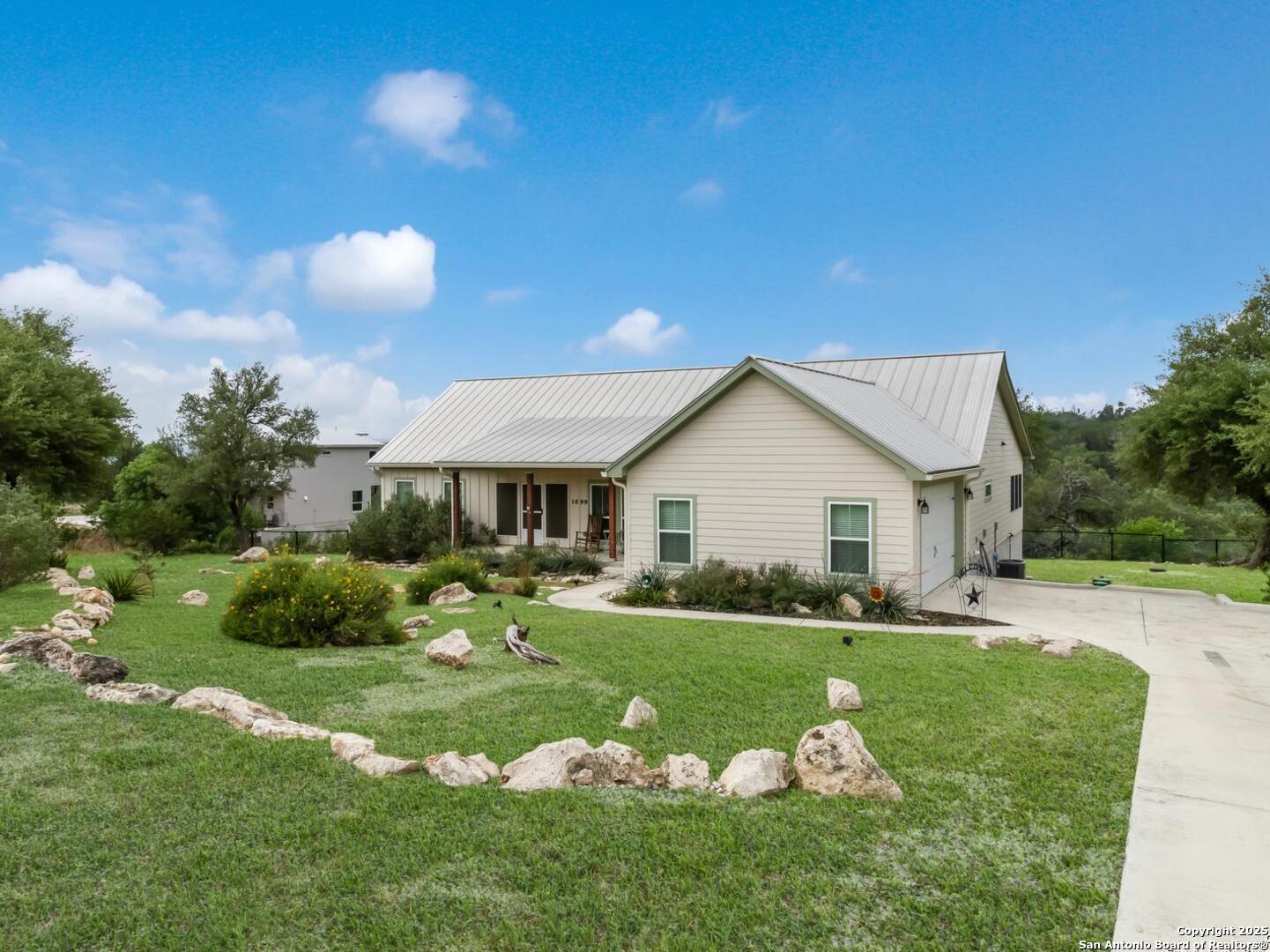 1699 Lake Ridge Blvd