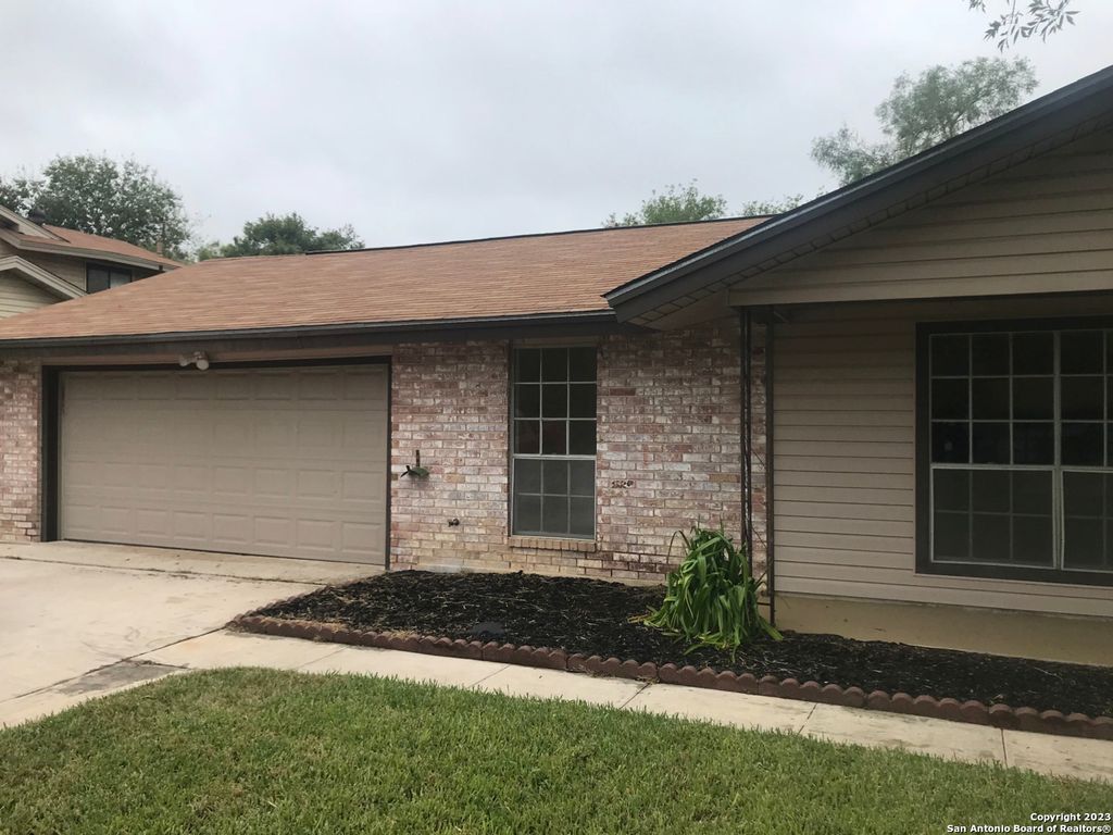 Photo of 5643 SIR GARETH DR, San Antonio, TX 78218 (MLS # 1926145)