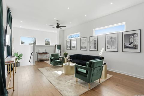 Photo of 1641 N Center St, San Antonio, TX 78202 (MLS # 1956166)