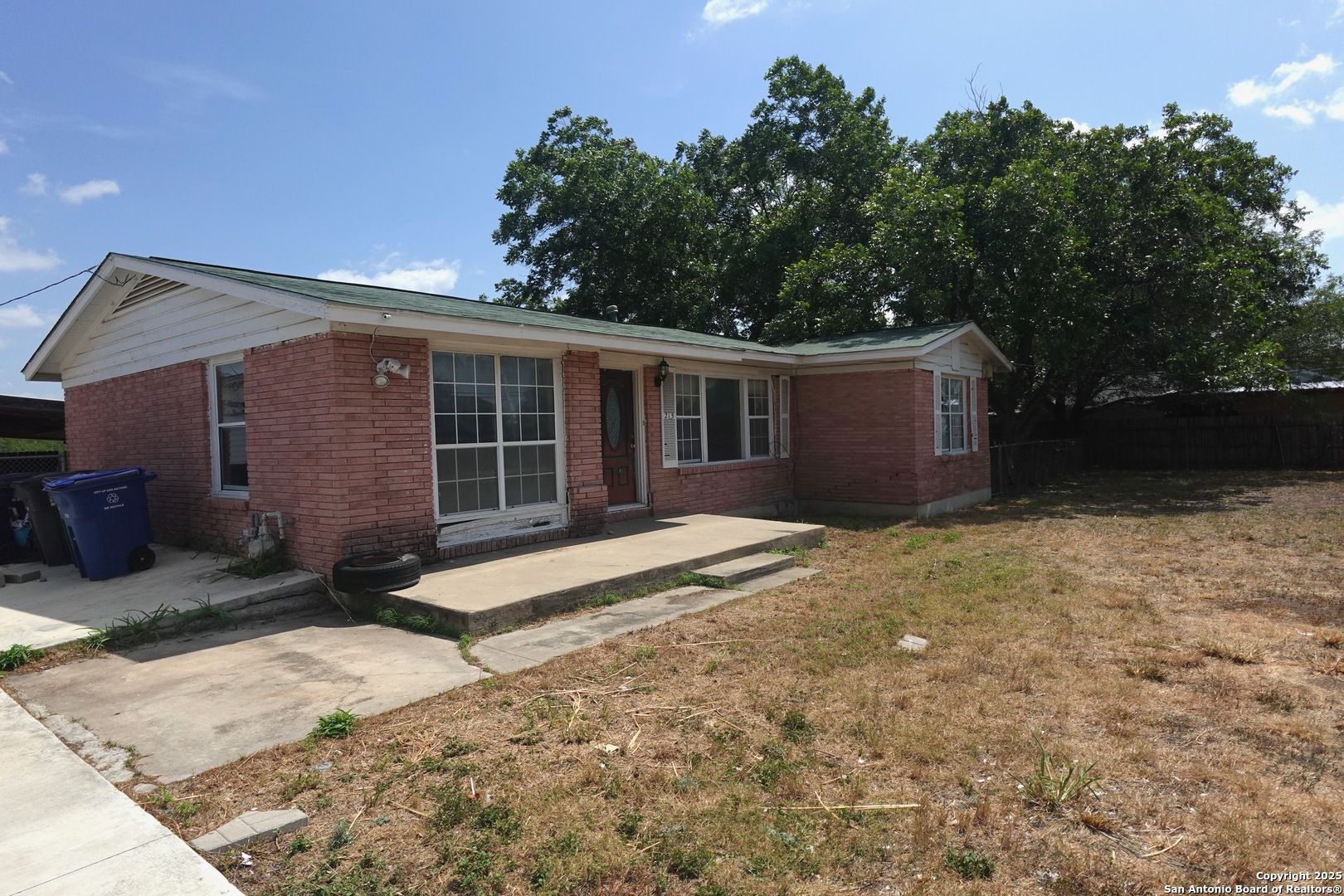 215 W Mally Blvd