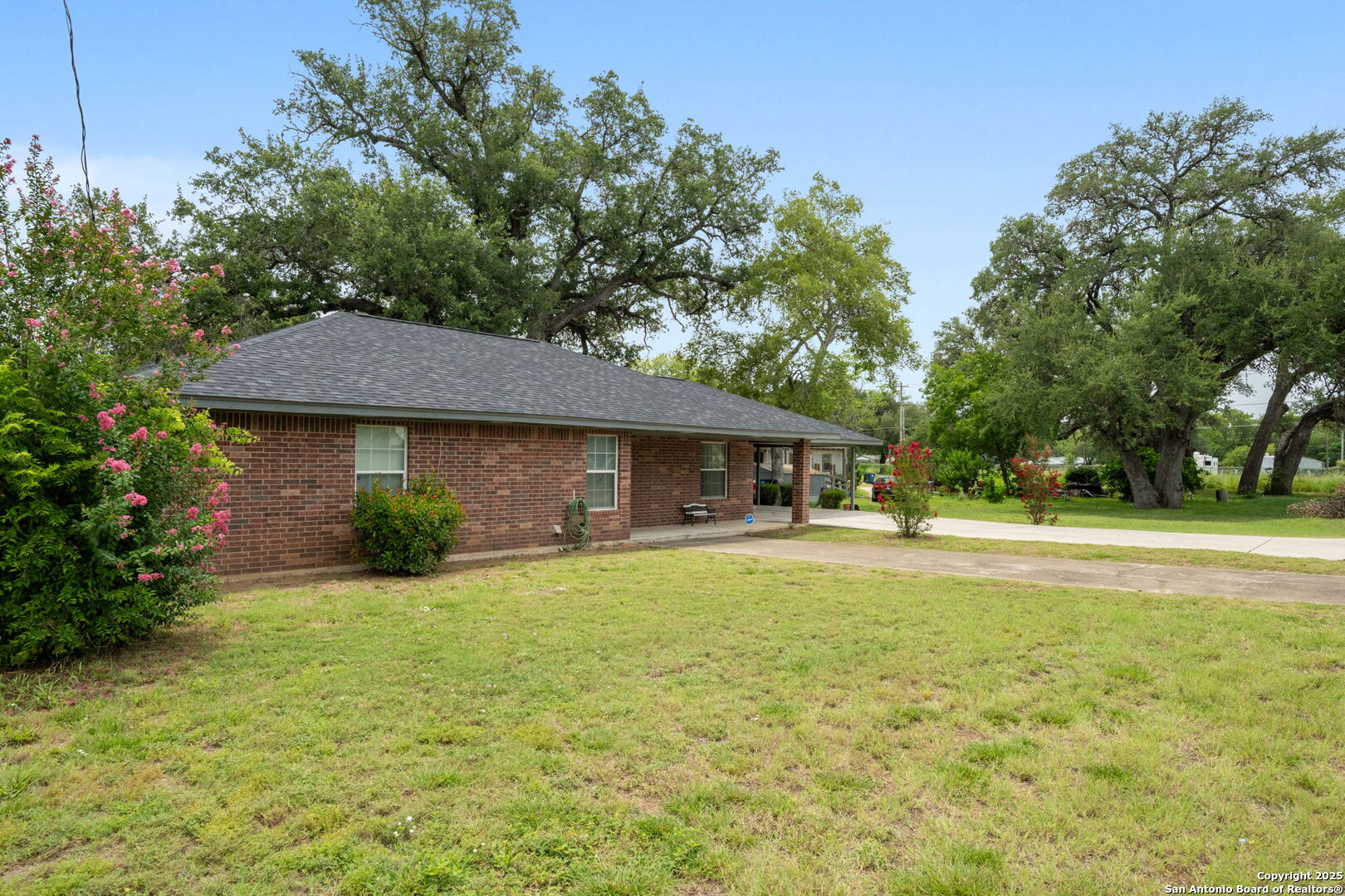 908 N Mansfield