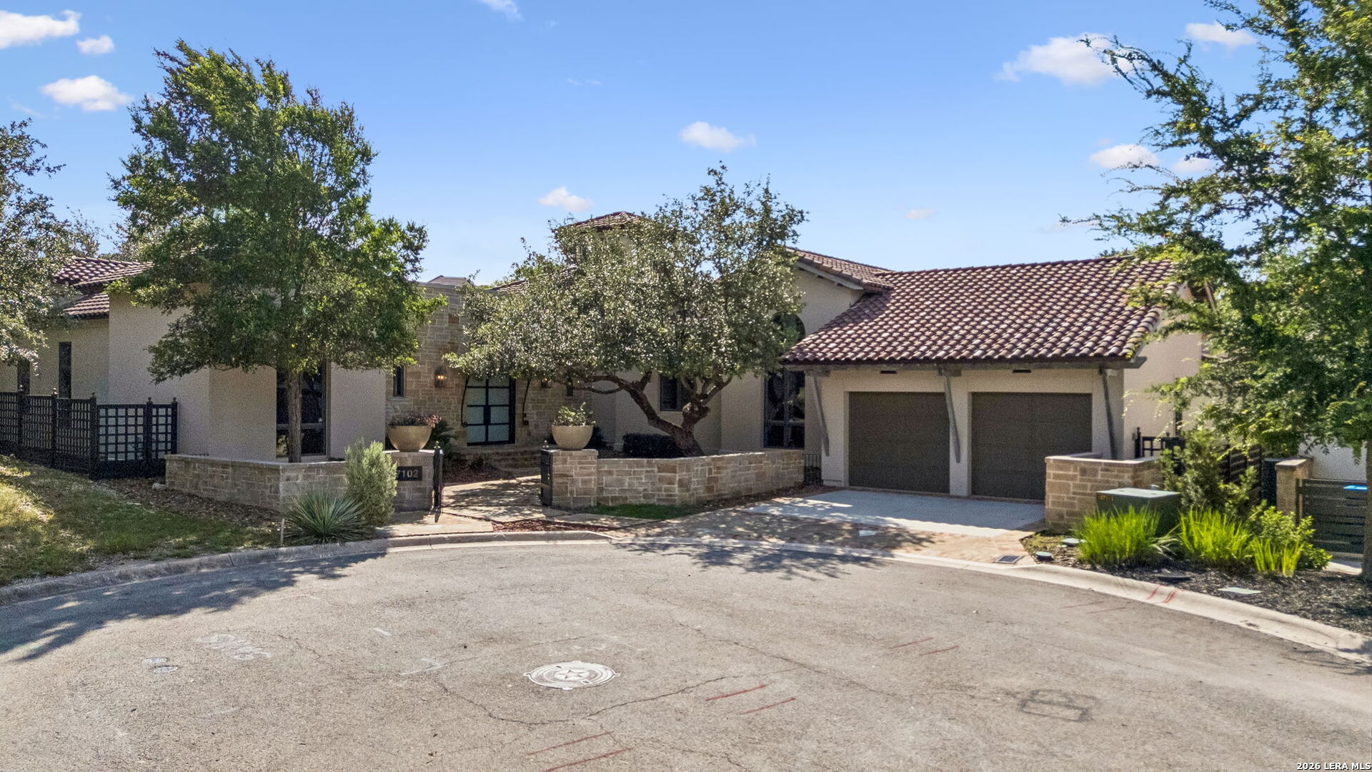7102 Bluff Edge