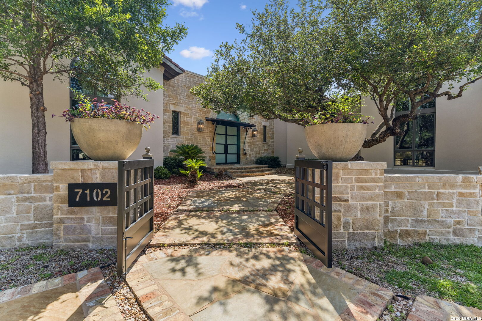 7102 Bluff Edge