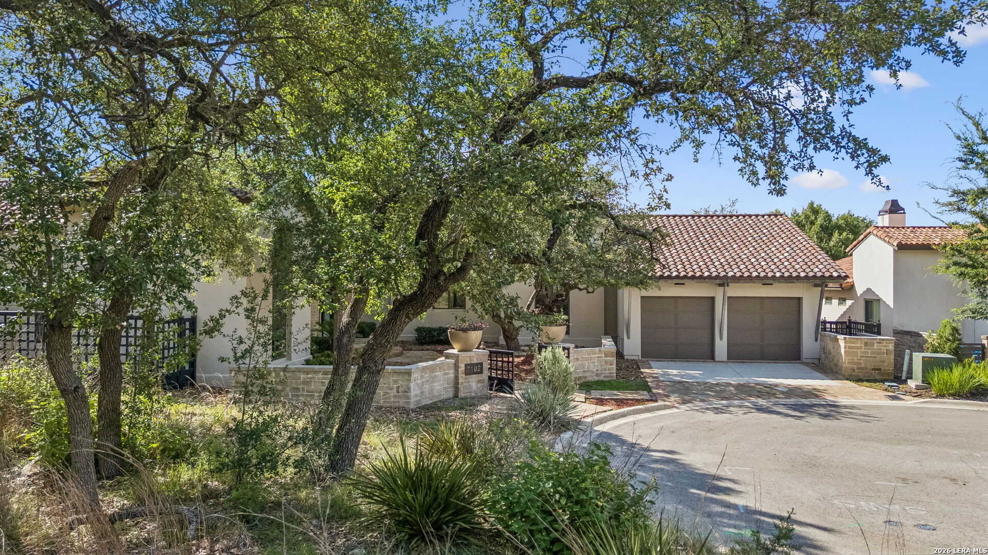 7102 Bluff Edge