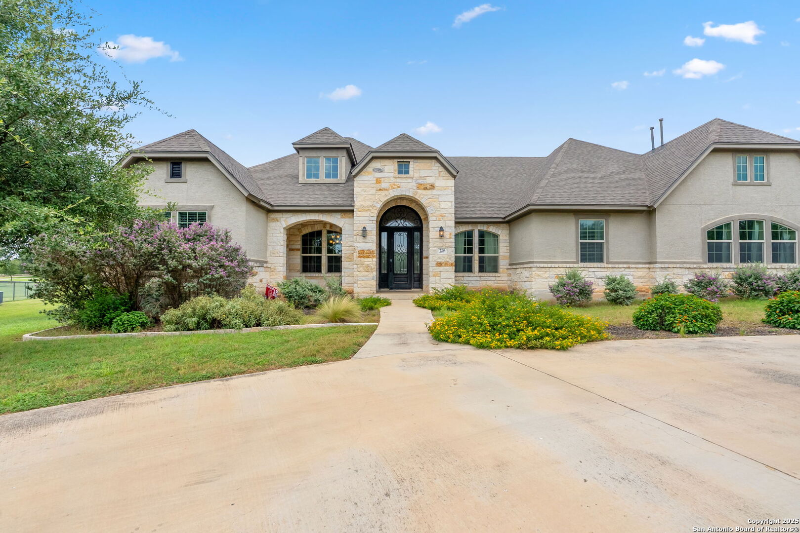 728 Deer Run Way