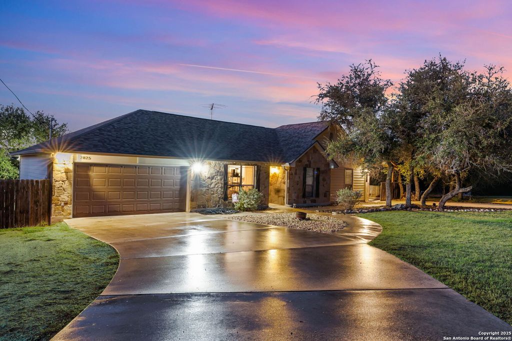 Photo of 2825 Rocky Ridge, Canyon Lake, TX 78133 (MLS # 1922437)