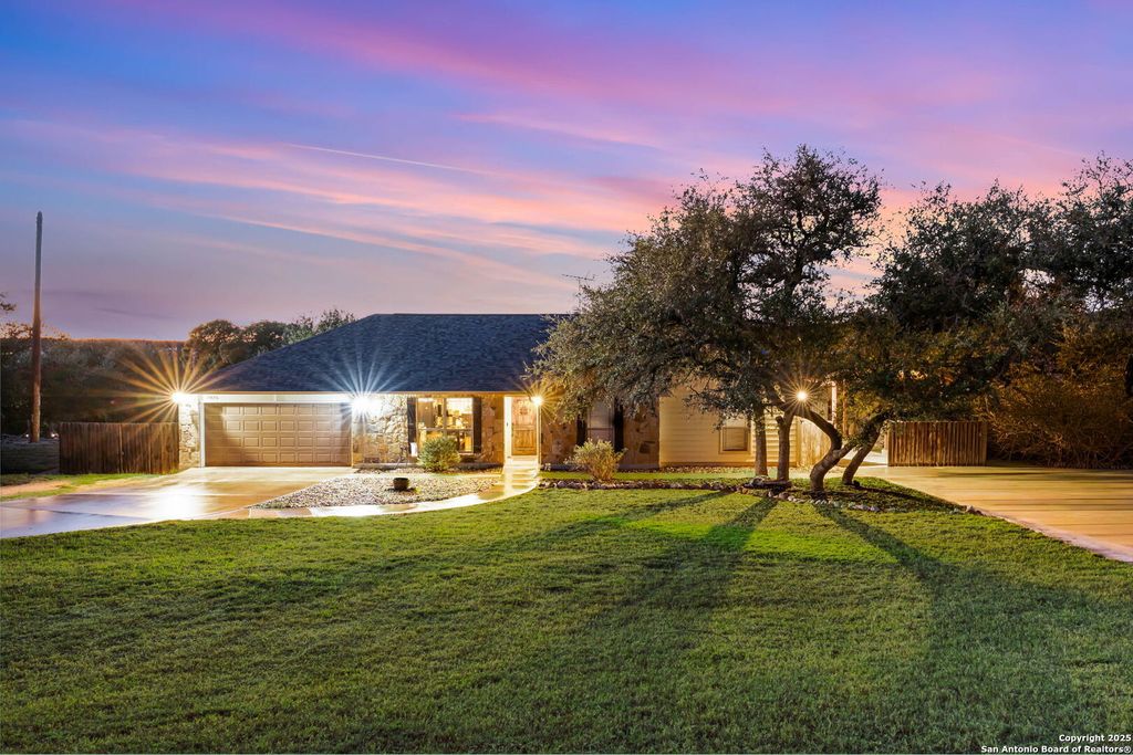 Photo of 2825 Rocky Ridge, Canyon Lake, TX 78133 (MLS # 1922437)