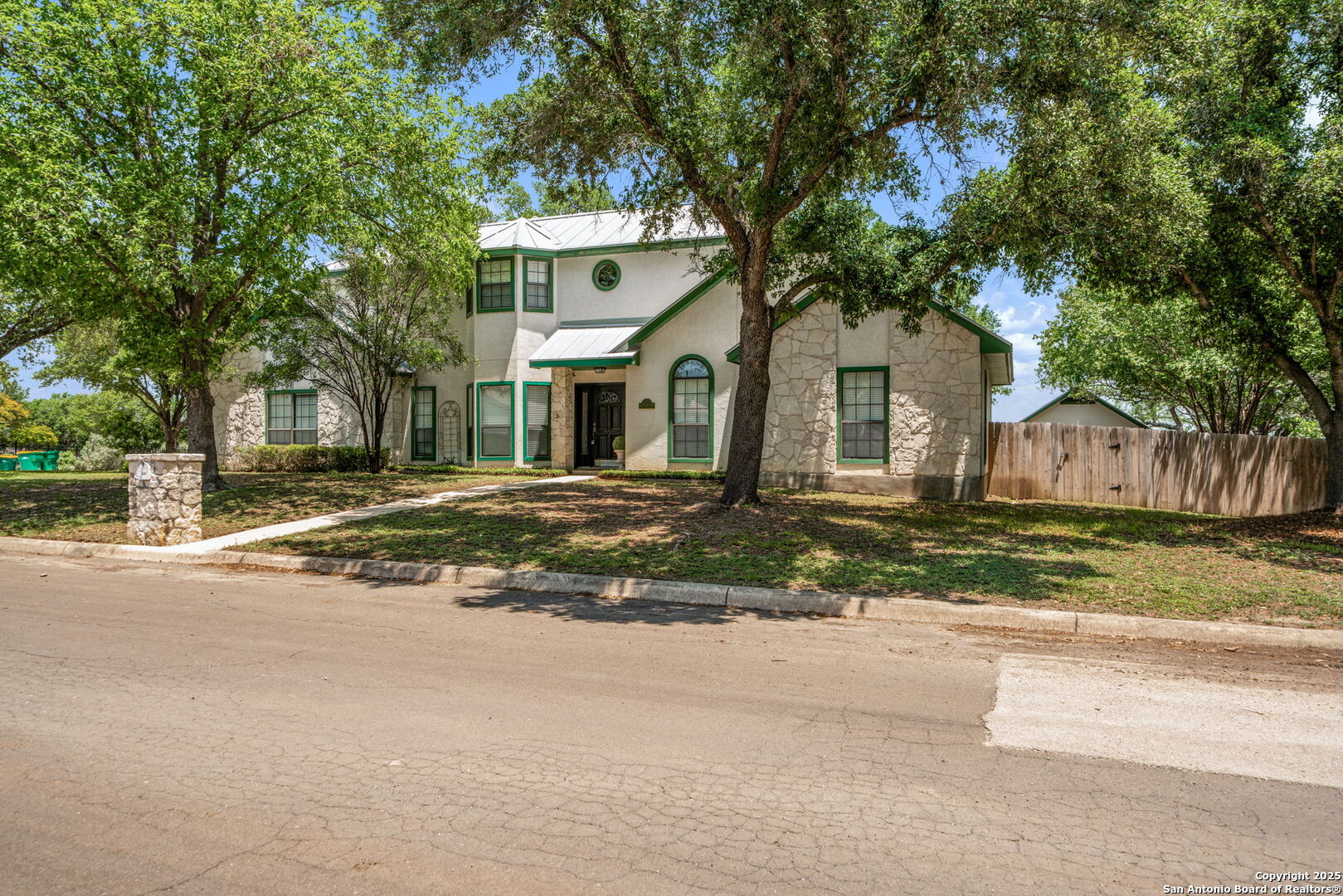 107 River Knoll