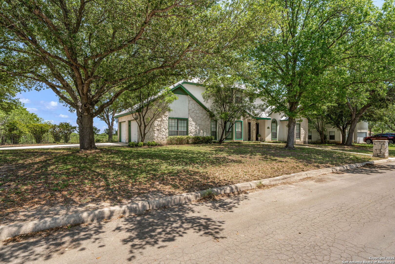 107 River Knoll