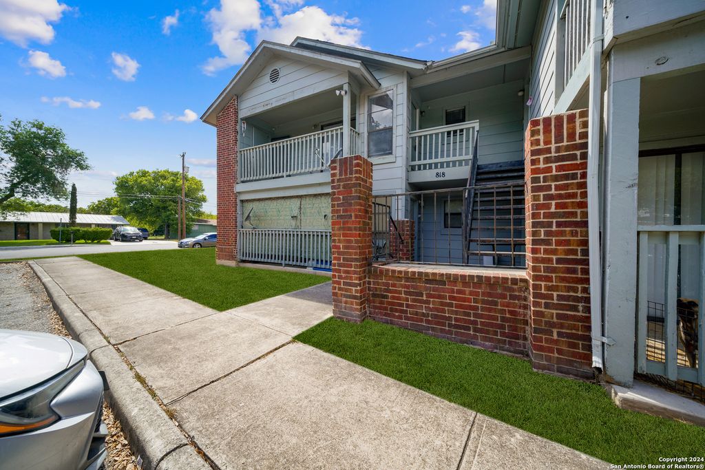 Photo of 818 STATION ST 3 #3, Converse, TX 78109 (MLS # 1938117)