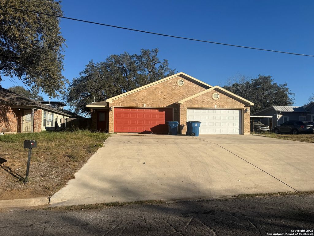 Photo of 707 Dallas, Pleasanton, TX 78064 (MLS # 1934090)