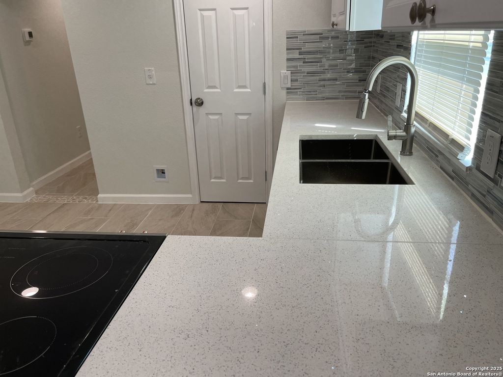 Photo of 629 S Gevers, San Antonio, TX 78203 (MLS # 1898186)