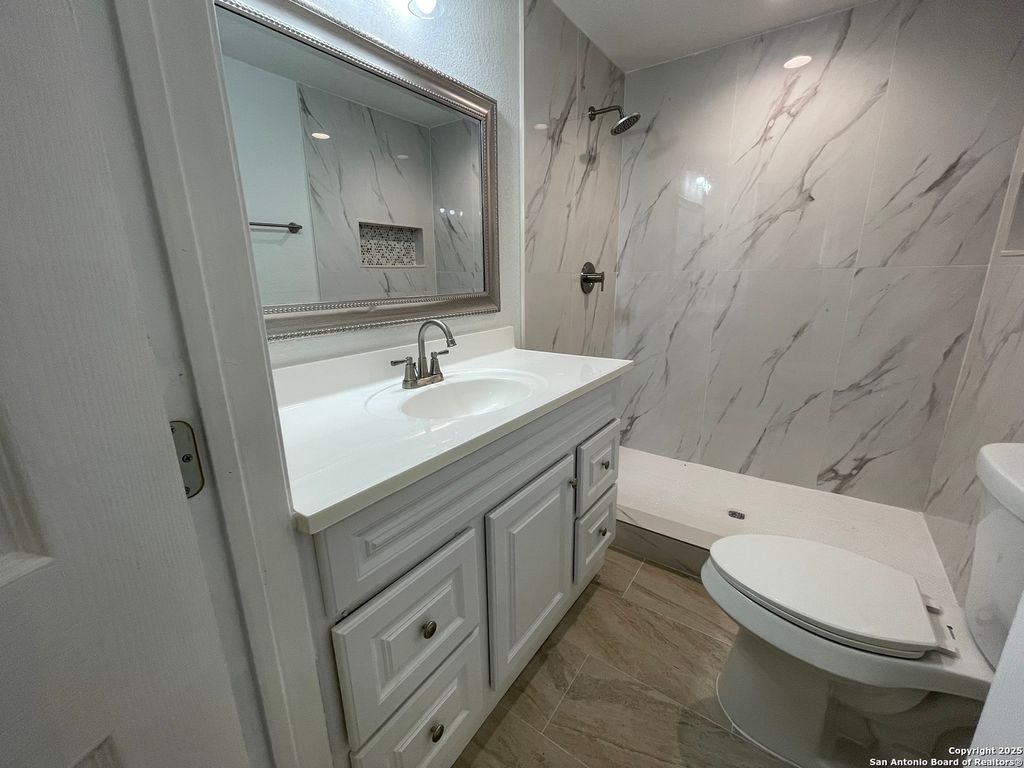 Photo of 629 S Gevers, San Antonio, TX 78203 (MLS # 1898186)