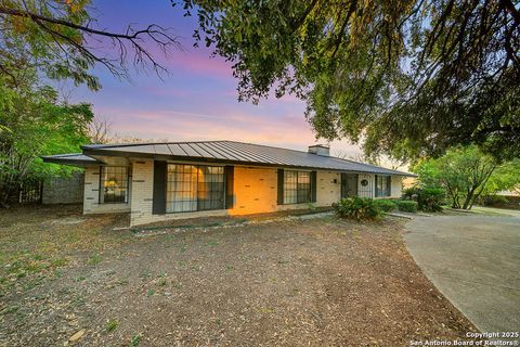 605 Squires Castle Hills TX 78213