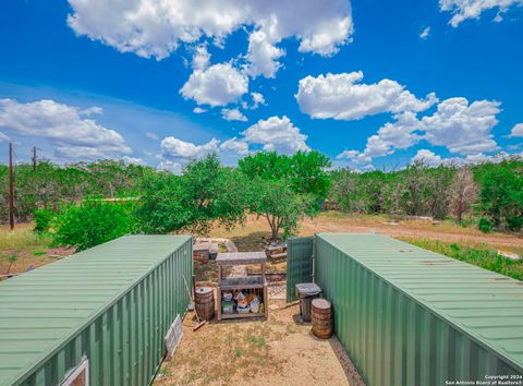 A home in Hondo