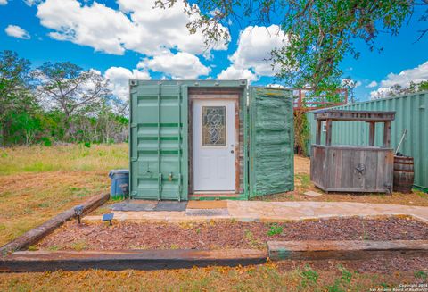 A home in Hondo