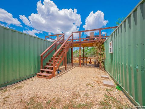 A home in Hondo