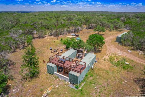 A home in Hondo