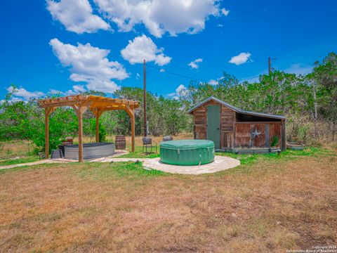 A home in Hondo