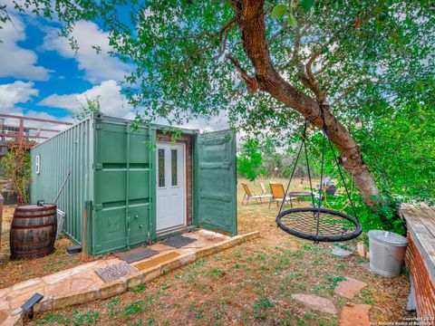 A home in Hondo