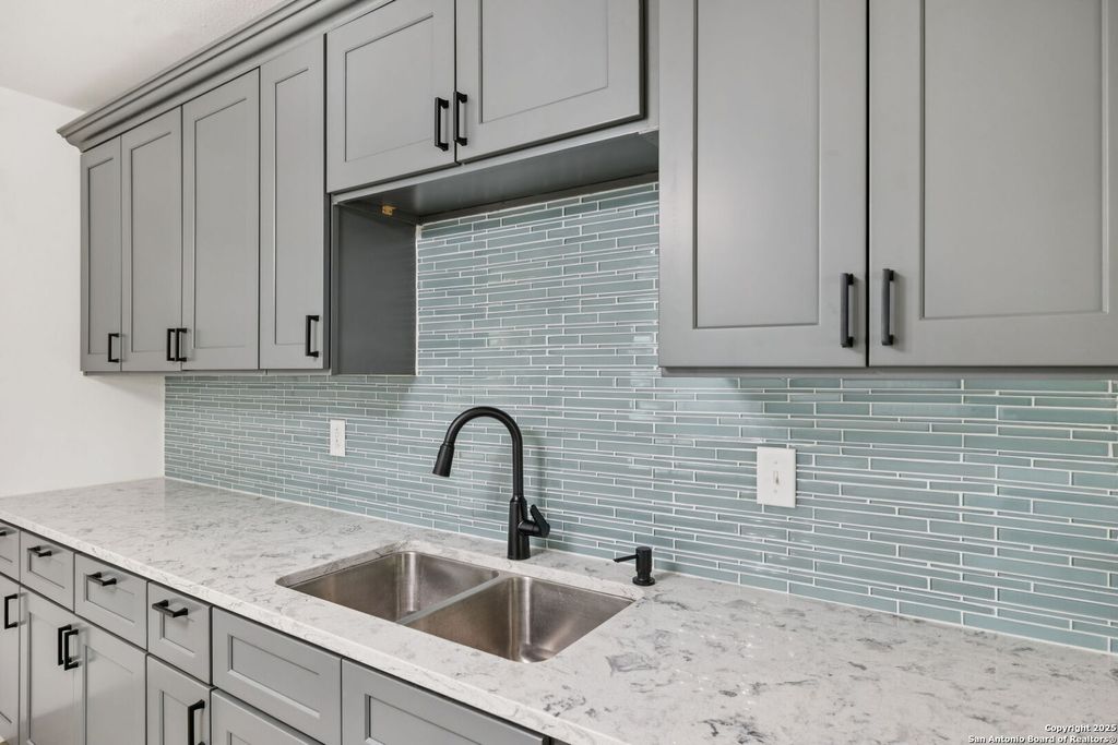 Photo of 2950 LASSES BLVD, San Antonio, TX 78223 (MLS # 1840137)