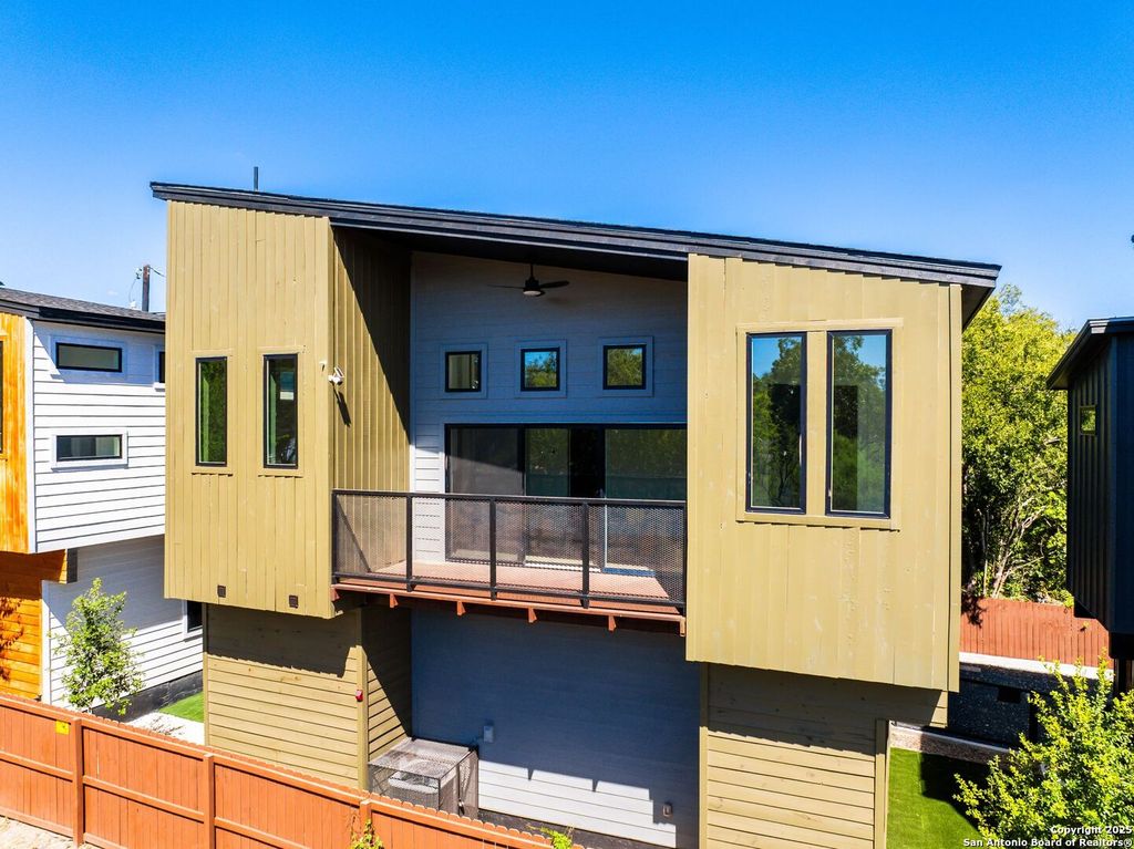 Photo of 108 Vine St #102, San Antonio, TX 78210 (MLS # 1912200)