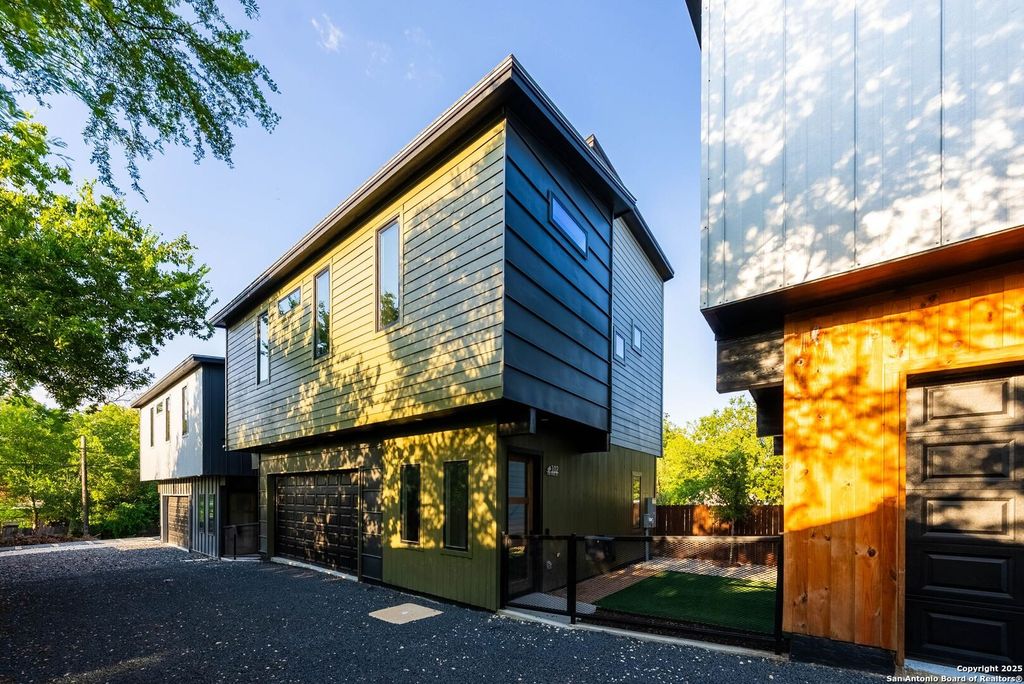 Photo of 108 Vine St #102, San Antonio, TX 78210 (MLS # 1912200)