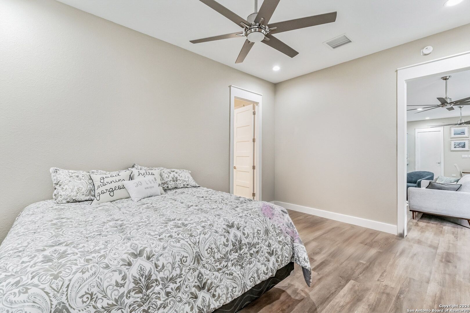 Photo 6 of 37 of 102 FRONTENAC LN townhome