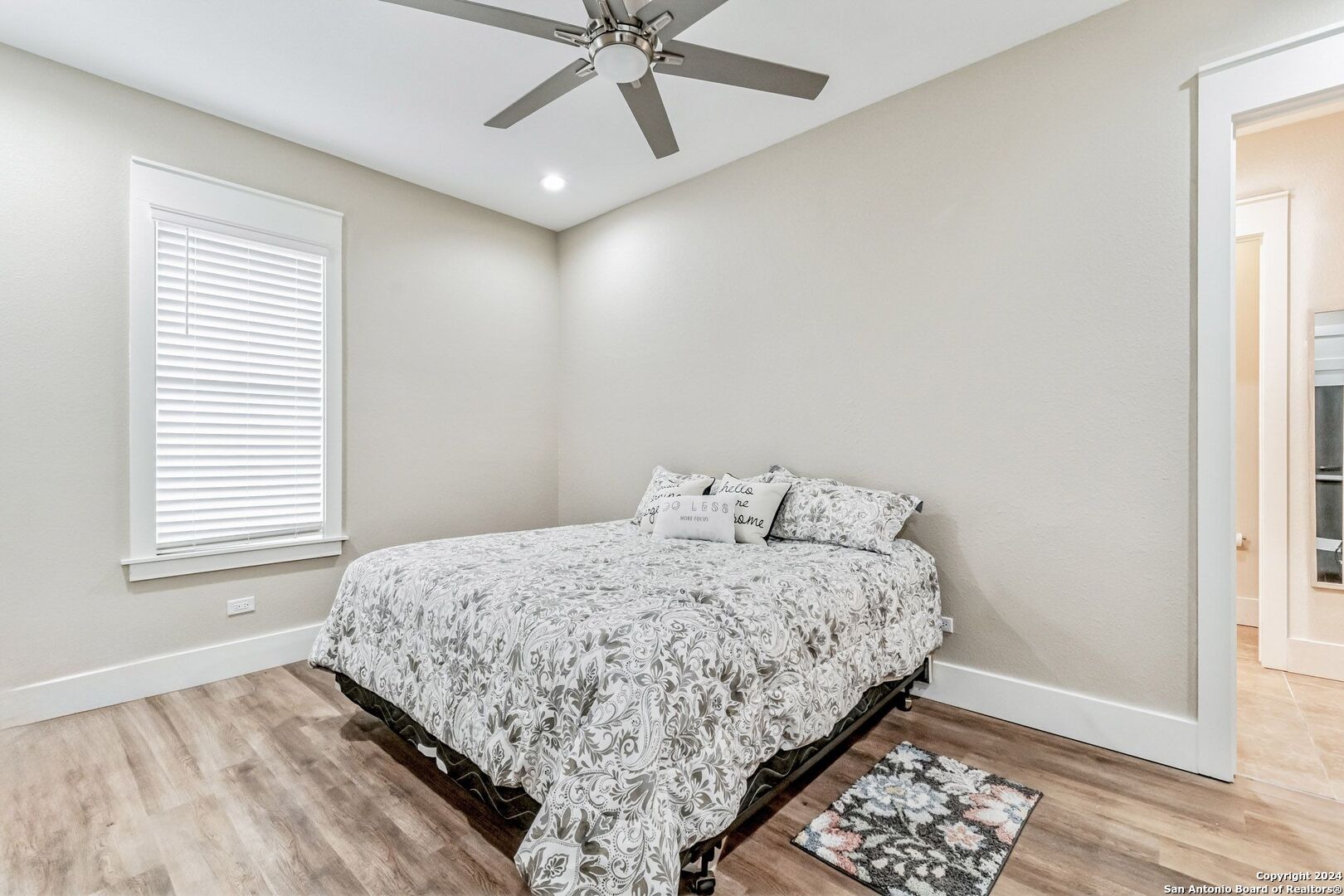 Photo 5 of 37 of 102 FRONTENAC LN townhome