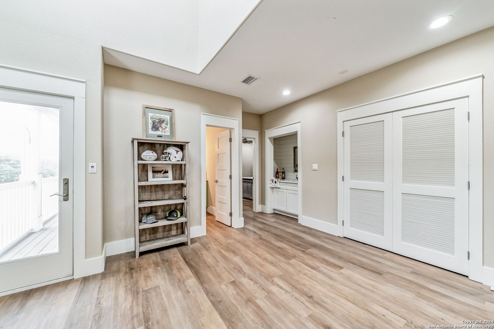 Photo 23 of 37 of 102 FRONTENAC LN townhome