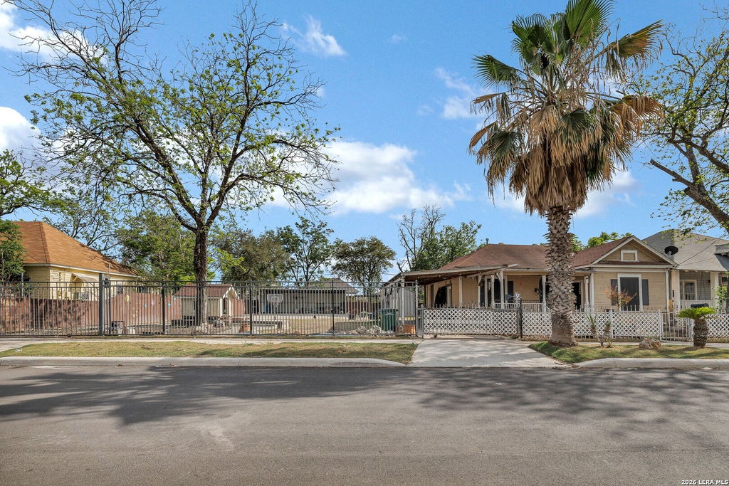 Photo of 1518 W Travis, San Antonio, TX 78207 (MLS # 1958297)
