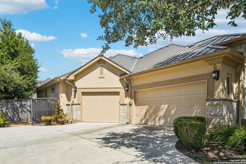 Photo of 211 Granville Way, Shavano Park, TX 78231 (MLS # 1914239)