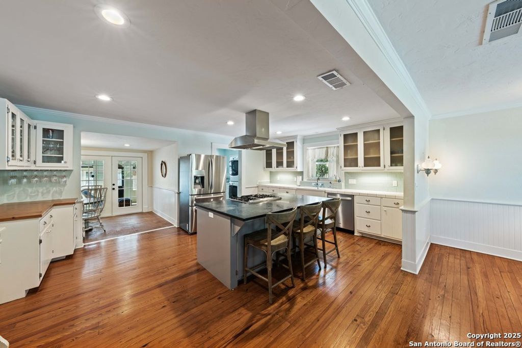 Photo of 105 E. Centre St, Fredericksburg, TX 78624 (MLS # 1916076)